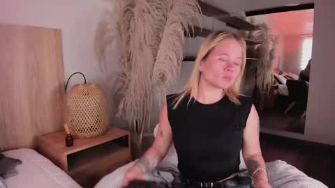 Snapshot of stefannny_ chatting on March 10, 12:48 pm Stefanny online show from March 10, 12:48 pm