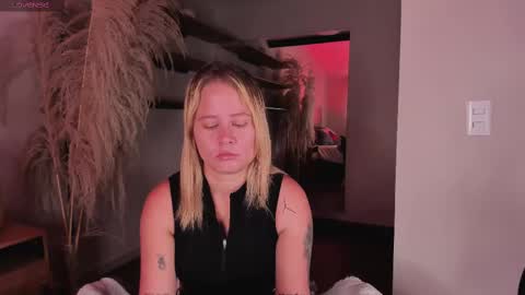 Snapshot of stefannny_ chatting on March 11, 12:17 pm Stefanny online show from March 11, 12:17 pm