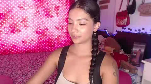 Snapshot of stefanny_pllus chatting on December 17, 7:15 pm Im MiaIts my first day here online show from December 17, 7:15 pm