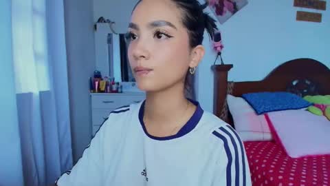 Im MiaIts my first day here  online show from October 31, 5:58 pm