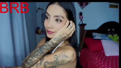 Im MiaIts my first day here  online show from December 22, 12:29 am