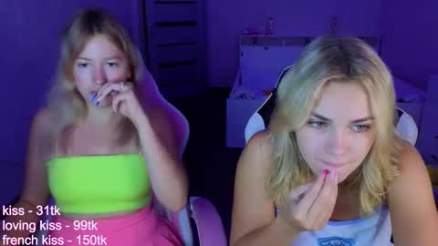 Snapshot of stefany_and_bettany chatting on September 10, 5:13 pm stefany_and_bettany online show from September 10, 5:13 pm