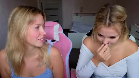 Snapshot of stefany_and_bettany chatting on September 24, 12:08 pm stefany_and_bettany online show from September 24, 12:08 pm