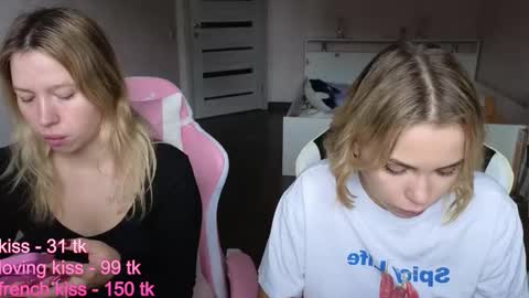 Snapshot of stefany_and_bettany chatting on October 16, 10:49 am stefany_and_bettany online show from October 16, 10:49 am