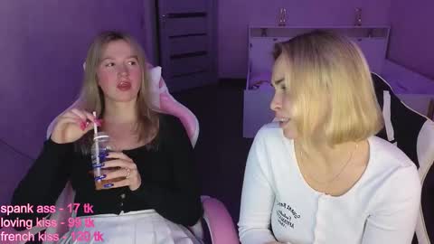 Snapshot of stefany_and_bettany chatting on October 25, 4:02 pm stefany_and_bettany online show from October 25, 4:02 pm