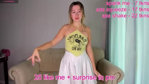 Snapshot of stefany_and_bettany chatting on February 25, 4:44 am stefany_and_bettany online show from February 25, 4:44 am