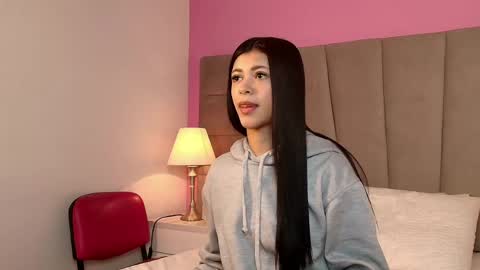 Snapshot of stefanybloom chatting on May 19, 12:22 pm stefanybloom online show from May 19, 12:22 pm