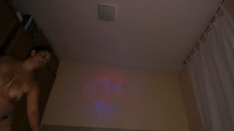 Snapshot of stefanyhotmilf chatting on July 16, 6:30 am stefany online show from July 16, 6:30 am