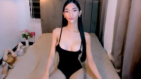 Snapshot of steffani_deluxe chatting on February 28, 2:56 am STEF online show from February 28, 2:56 am