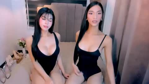 Snapshot of steffani_deluxe chatting on March 25, 2:28 am STEF online show from March 25, 2:28 am