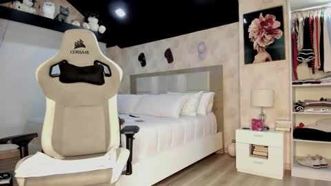 Zuly online show from November 18, 1:11 am