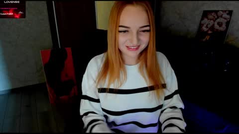 Snapshot of stella__cox chatting on December 5, 12:00 pm Stella Cox online show from December 5, 12:00 pm