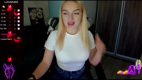 Snapshot of stella__cox chatting on September 15, 5:29 am Stella Cox online show from September 15, 5:29 am