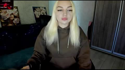 Snapshot of stella__cox chatting on October 15, 8:14 am Stella Cox online show from October 15, 8:14 am