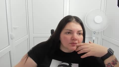 Snapshot of stella_la_ chatting on June 1, 6:37 am Stella online show from June 1, 6:37 am