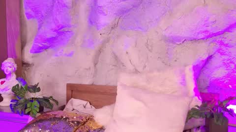 Snapshot of stellaciel_ chatting on February 19, 11:23 pm S T E L L A online show from February 19, 11:23 pm