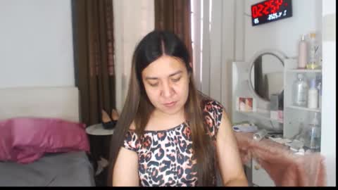 Stella online show from April 7, 8:26 am