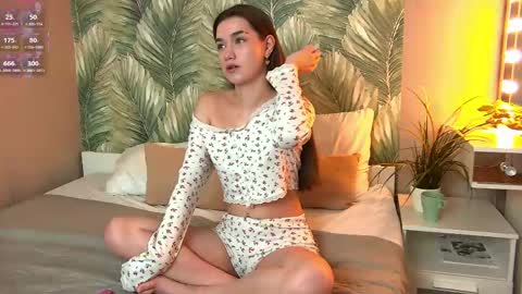 Snapshot of stellapierces chatting on April 27, 6:33 am stellapierces online show from April 27, 6:33 am