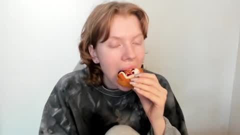 S T E L L A online show from February 23, 9:17 am