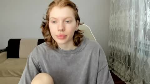 Snapshot of stellaswen chatting on May 8, 9:14 am S T E L L A online show from May 8, 9:14 am