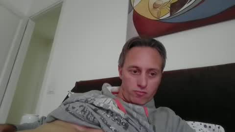 Snapshot of sten015 chatting on March 18, 2:20 pm sten015 online show from March 18, 2:20 pm