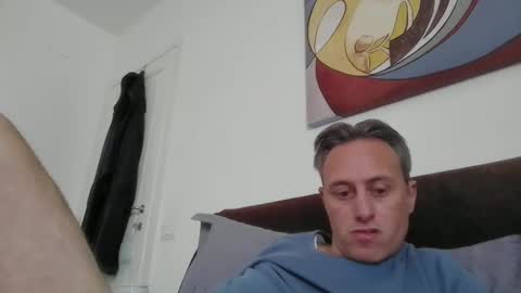 Snapshot of sten015 chatting on April 9, 12:10 pm sten015 online show from April 9, 12:10 pm
