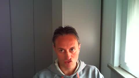 Snapshot of sten015 chatting on May 4, 3:41 pm sten015 online show from May 4, 3:41 pm