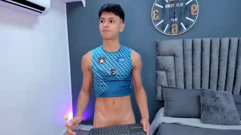 Stephane Rouss online show from December 4, 8:28 pm