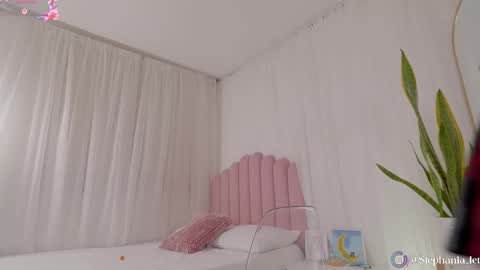 Snapshot of stephania_let chatting on November 24, 6:18 pm stephania_let online show from November 24, 6:18 pm