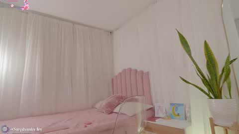 Snapshot of stephania_let chatting on December 5, 2:14 pm stephania_let online show from December 5, 2:14 pm