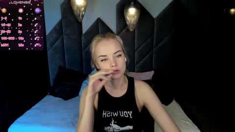 Snapshot of stephanie_sea chatting on February 5, 8:54 am Stephanie Sea online show from February 5, 8:54 am