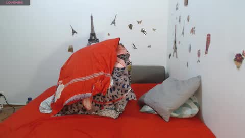 Stephanie   online show from January 10, 11:12 am