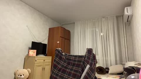 Stephani online show from April 18, 7:58 pm