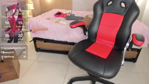 Stephany online show from December 15, 3:27 pm