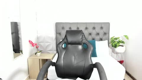 S T E P H A N Y A online show from February 5, 12:06 pm