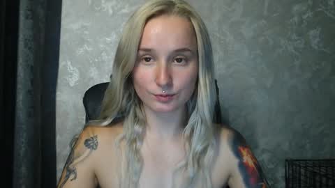 Snapshot of stephiepink chatting on October 5, 8:34 am Grace online show from October 5, 8:34 am