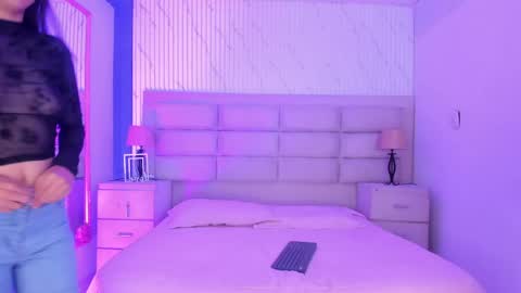 Snapshot of stevenandlaura_ chatting on May 18, 5:02 am stevenandlaura_ online show from May 18, 5:02 am