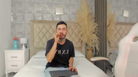 Snapshot of stevenandlaura_ chatting on May 19, 8:37 pm stevenandlaura_ online show from May 19, 8:37 pm