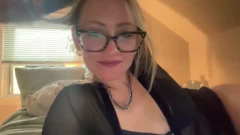 Snapshot of steviegirl4u chatting on October 25, 8:36 pm StevieGirl4U online show from October 25, 8:36 pm