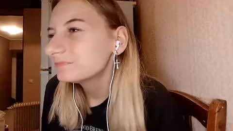 Snapshot of steviemorch chatting on November 3, 7:37 pm Eva online show from November 3, 7:37 pm