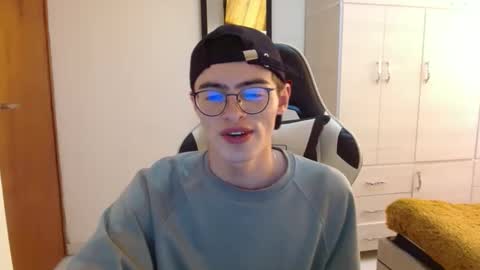 Snapshot of stiv_grant chatting on January 18, 6:43 pm stiv_grant online show from January 18, 6:43 pm