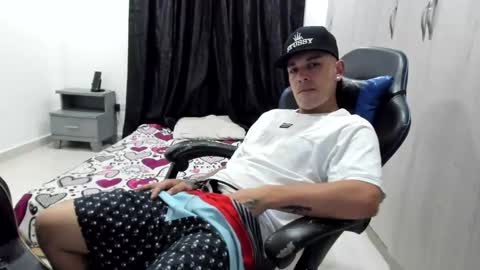 stiven_fox33 online show from November 18, 2:28 am