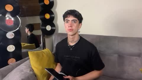 Snapshot of stolas_ying chatting on February 15, 10:50 pm Stolas online show from February 15, 10:50 pm