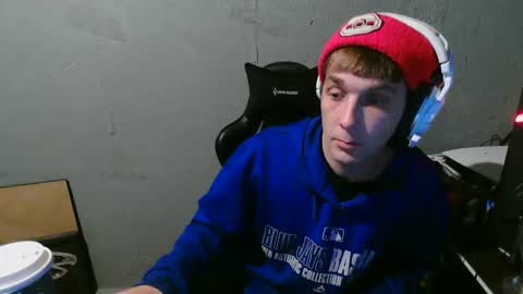 stonedpanda77 online show from December 7, 2:09 am