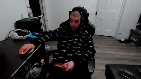 stonedpanda77 online show from May 16, 2:19 am