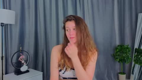 Snapshot of stormymuse chatting on May 8, 5:24 am Luna online show from May 8, 5:24 am