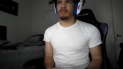 Snapshot of str8dj chatting on December 16, 3:17 pm Dj online show from December 16, 3:17 pm