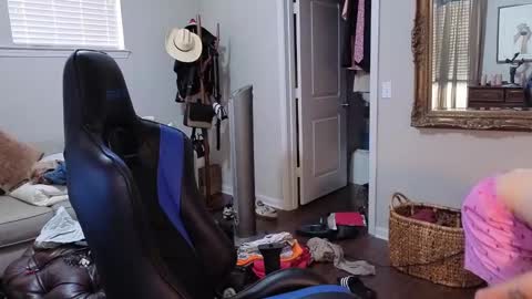 Snapshot of str8whiteboy21 chatting on September 12, 4:29 pm str8whiteboy21 online show from September 12, 4:29 pm