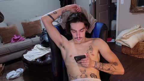 Snapshot of str8whiteboy21 chatting on September 15, 5:29 am str8whiteboy21 online show from September 15, 5:29 am