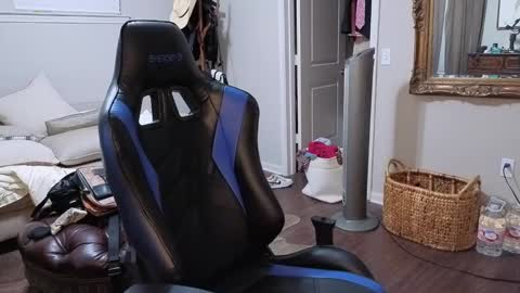 Snapshot of str8whiteboy21 chatting on September 25, 2:37 am str8whiteboy21 online show from September 25, 2:37 am